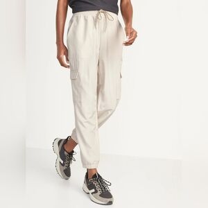 NWT Old Navy Mid-Rise Stretchtech Cargo Pants, Size 4X Color Wish Bone